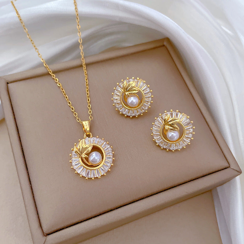 Pearls and Leaf